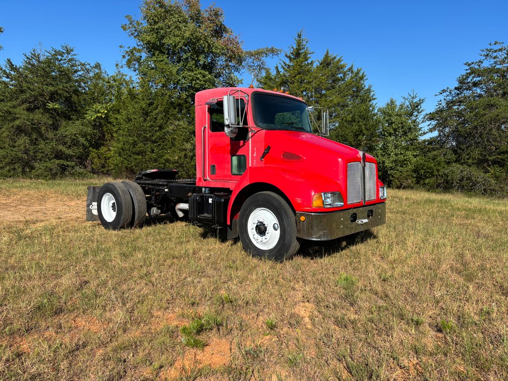 2006 Kenworth T300 Single Axle Day Cab