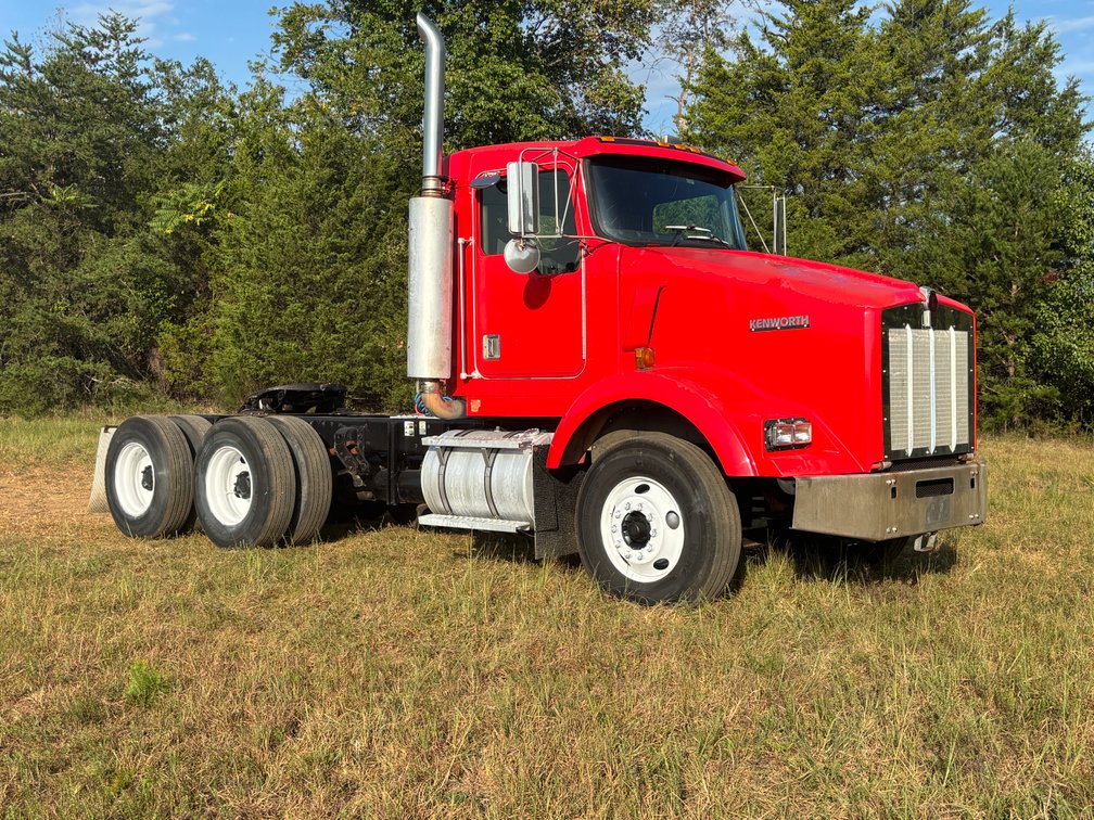 2002 Kenworth T800 Tandem Day Cab