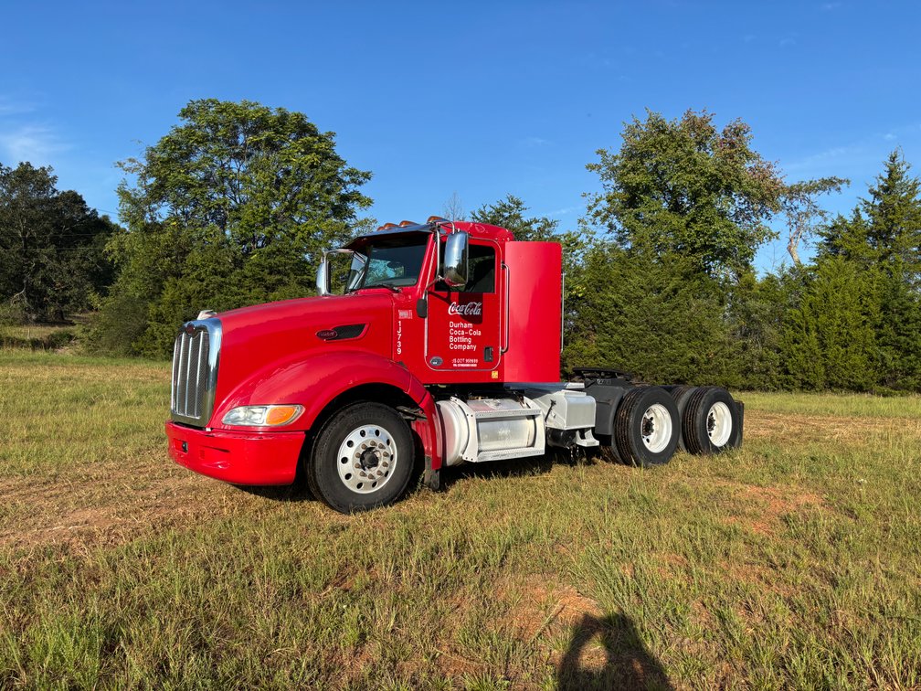 2013 Peterbilt 386 Tandem Day Cab