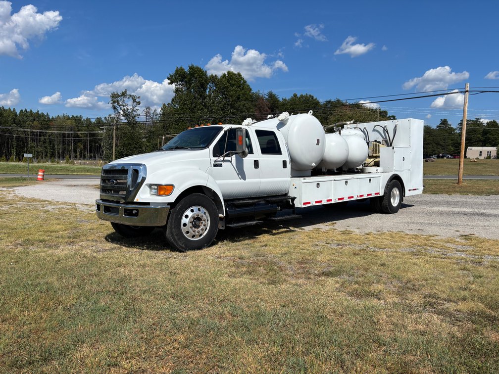 2013 Ford F650 Fuel & Lube