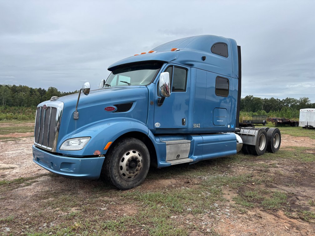 2012 Peterbilt 579 High Top Sleeper