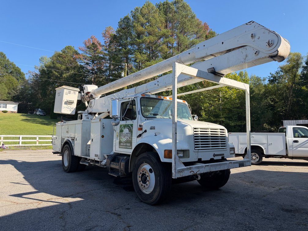 2001 International 4700 55' Bucket Truck