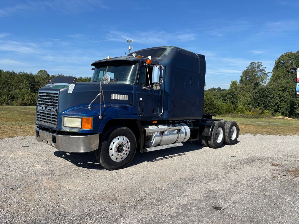1999 Mack CH613 Sleeper