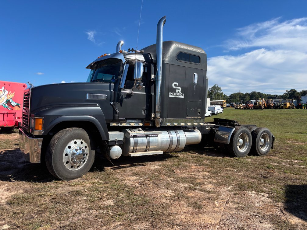 2007 Mack CHN613 Sleeper