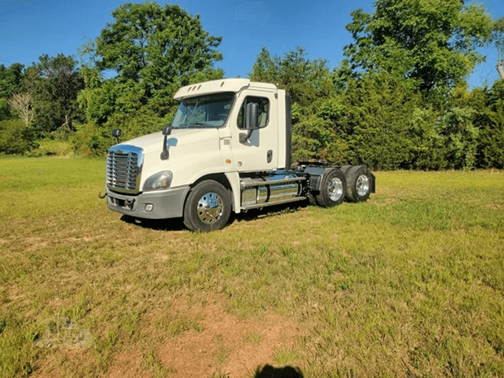 2017 Freightliner Cascadia 125 Automatic Day Cab