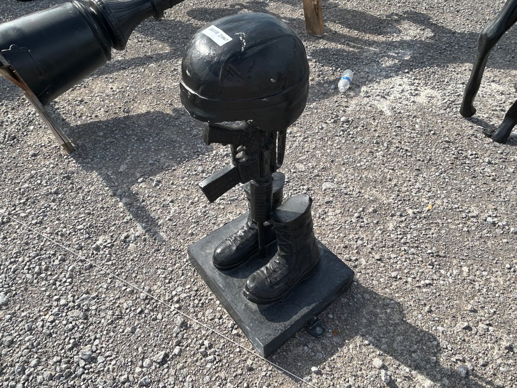 MILITARY TRIBUTE STATUE