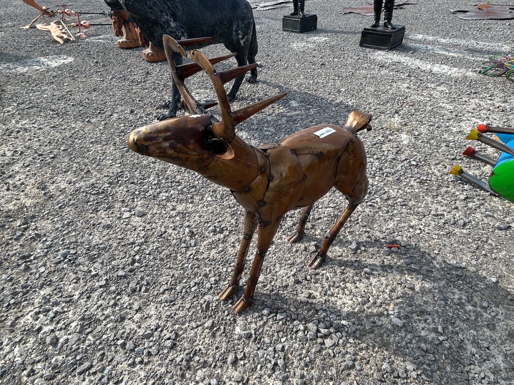 SMALL METAL BUCK DECOR