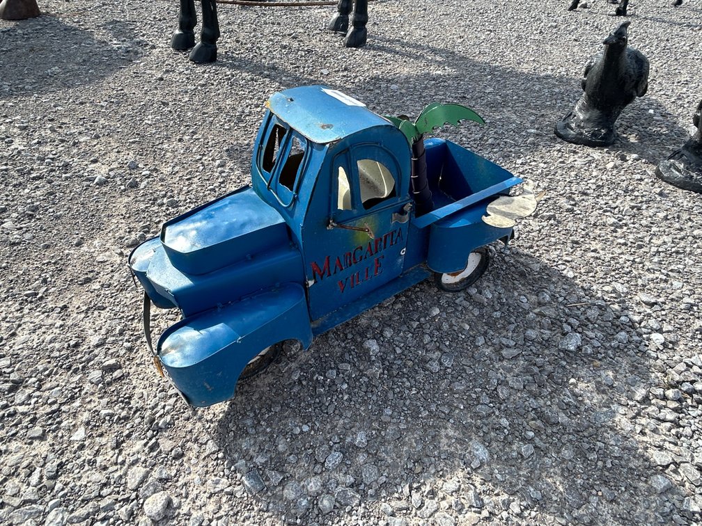 METAL MARGARITAVILLE TRUCK DECOR