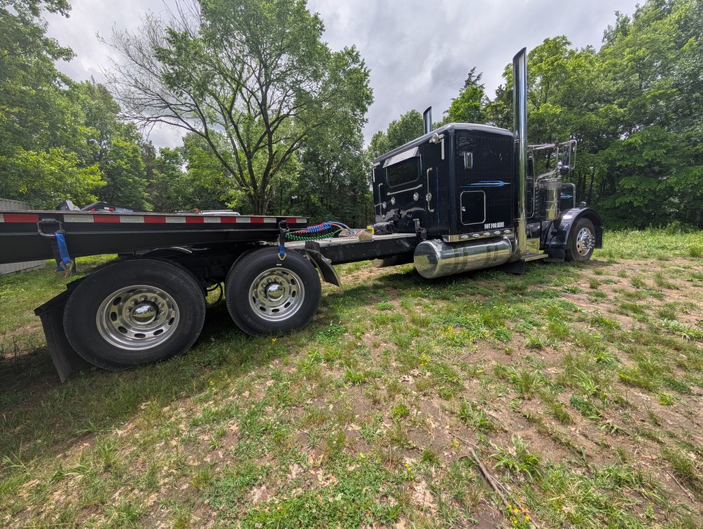 Image for 2005 PETERBILT 379 TANDEM AXLE TRUCK TRACTOR