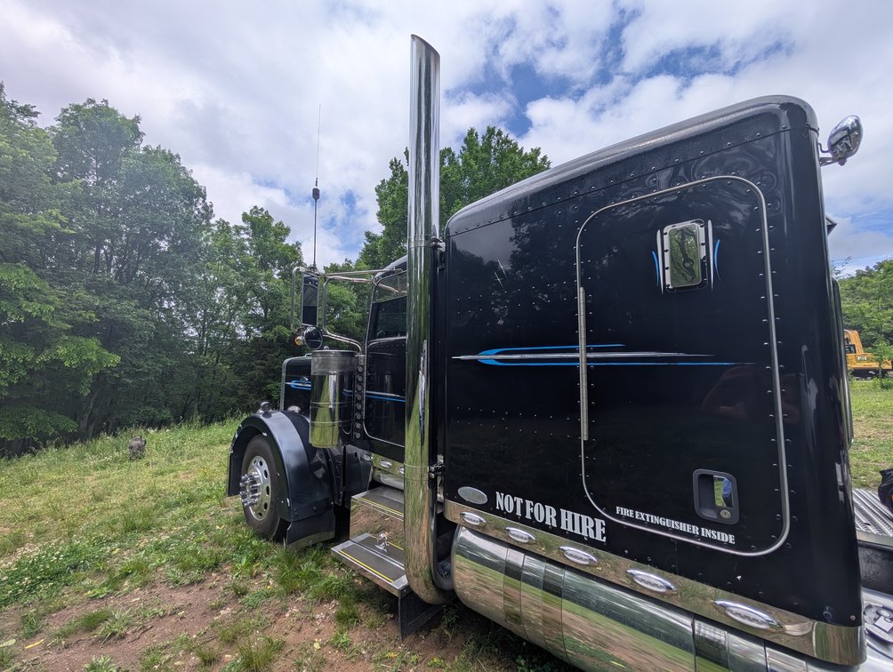 Image for 2005 PETERBILT 379 TANDEM AXLE TRUCK TRACTOR