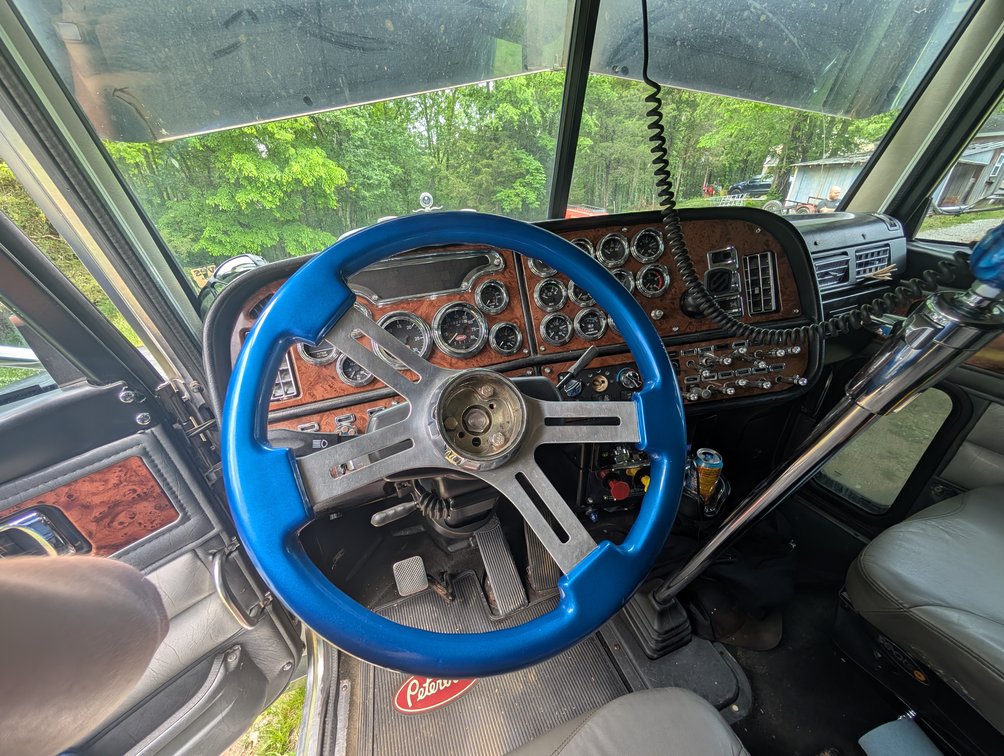 Image for 2005 PETERBILT 379 TANDEM AXLE TRUCK TRACTOR