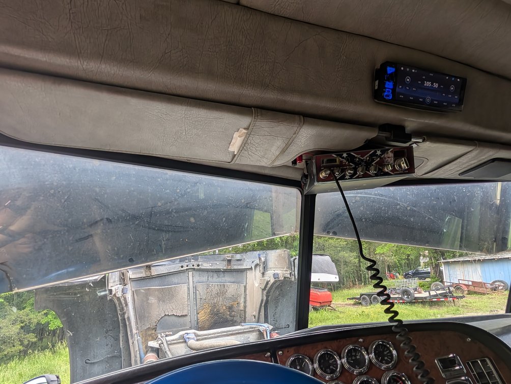 Image for 2005 PETERBILT 379 TANDEM AXLE TRUCK TRACTOR