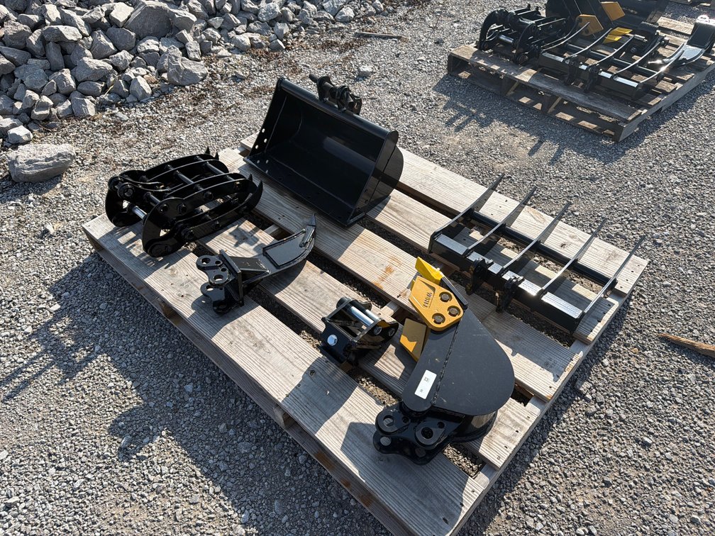 LOT OF MISC MINI EXCAVATOR ATTACHMENTS
