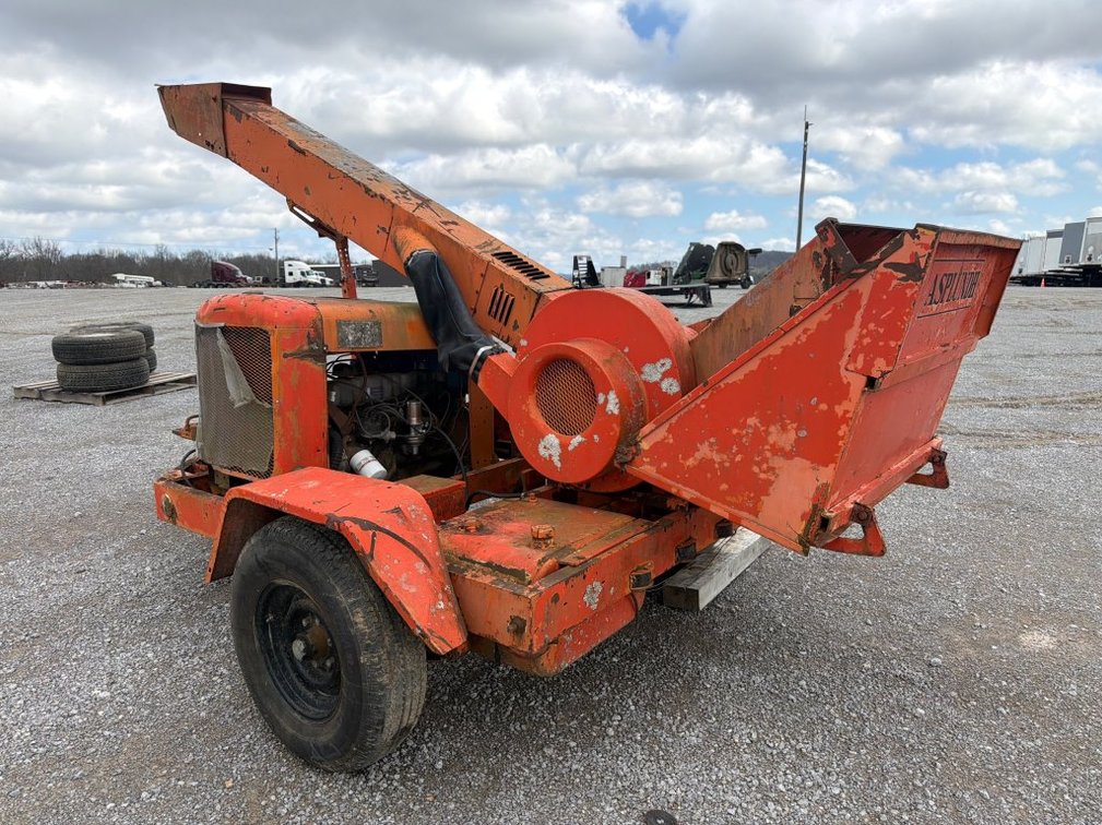 WHISPER CHIPPER TOWABLE WOOD CHIPPER