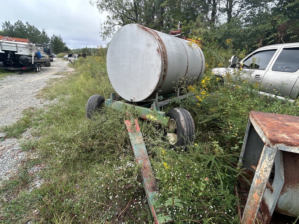 PULL BEHIND TRANSFER TANK, SELLS W/BILL OF SALE ONLY