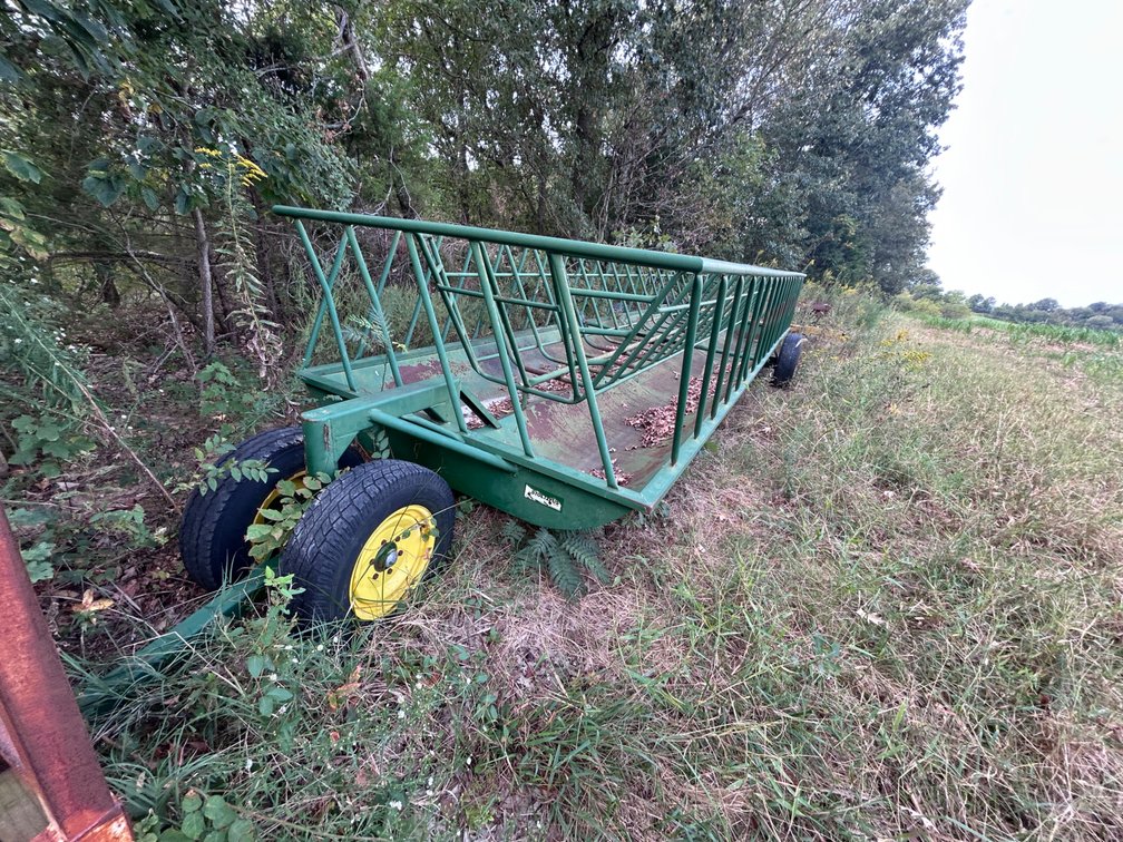 FEEDER WAGON