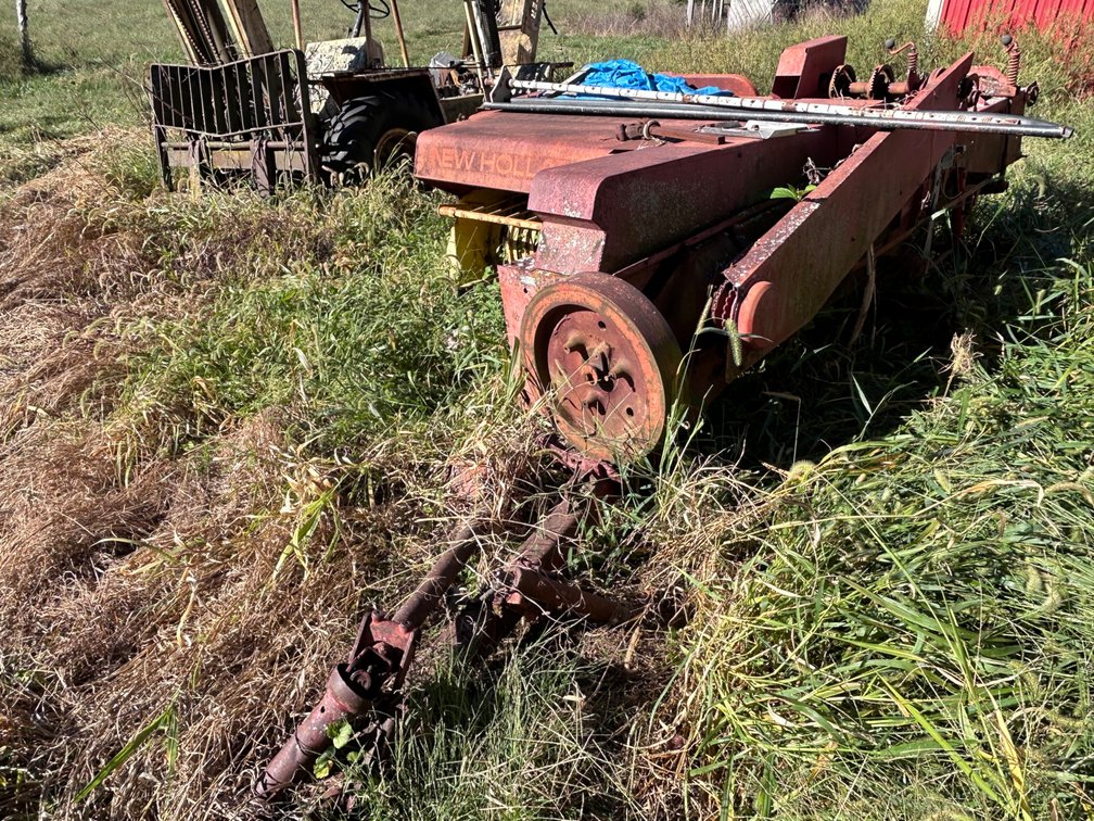 NEW HOLLAND 273 BALER
