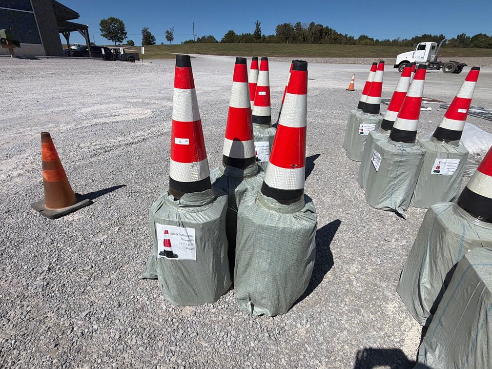 LOT OF (60) 27" SAFETY CONES