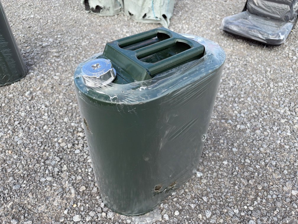 METAL GAS CAN