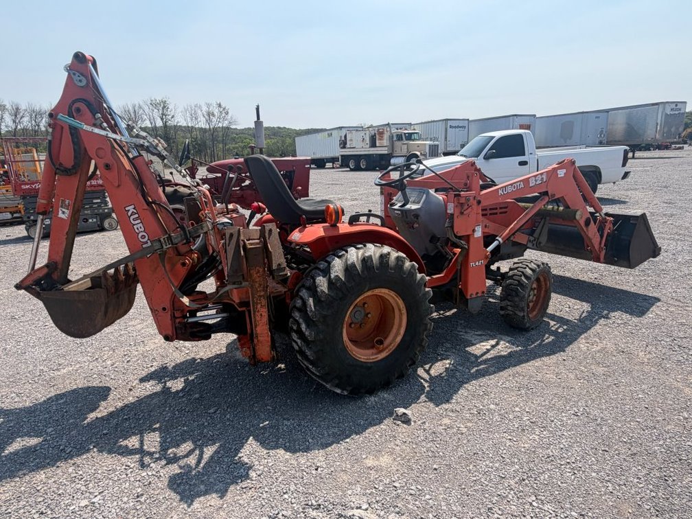 KUBOTA B21 FARM TRACTOR