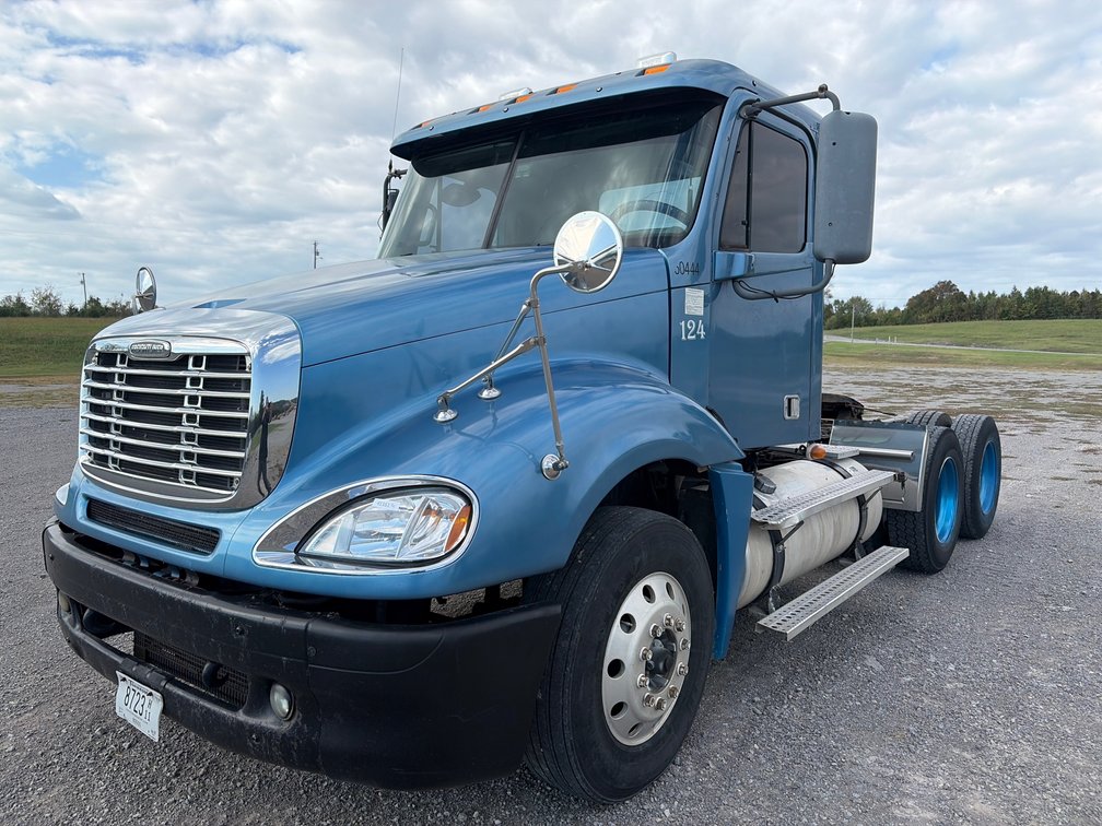 2007 FREIGHTLINER TANDEM AXLE TRUCK TRACTOR