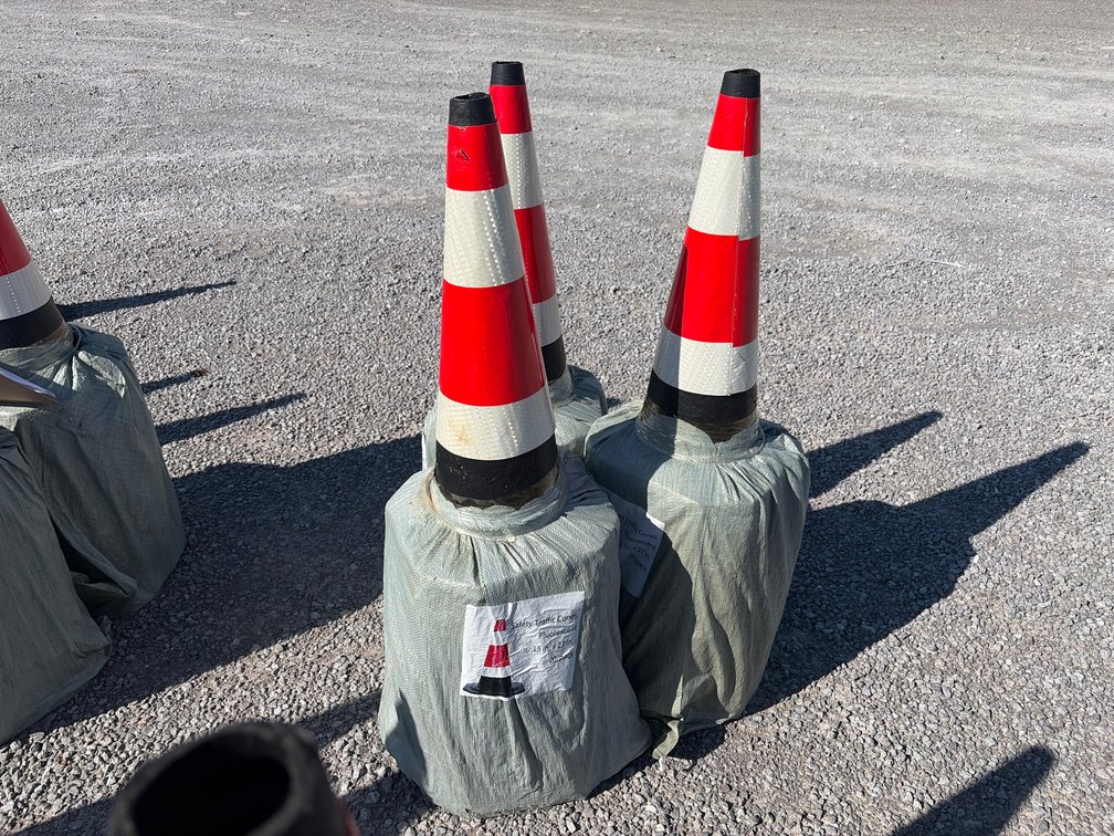 LOT OF (60) 27" SAFETY CONES
