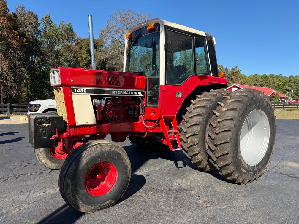 1972 INTERNATIONAL 1486 FARM TRACTOR