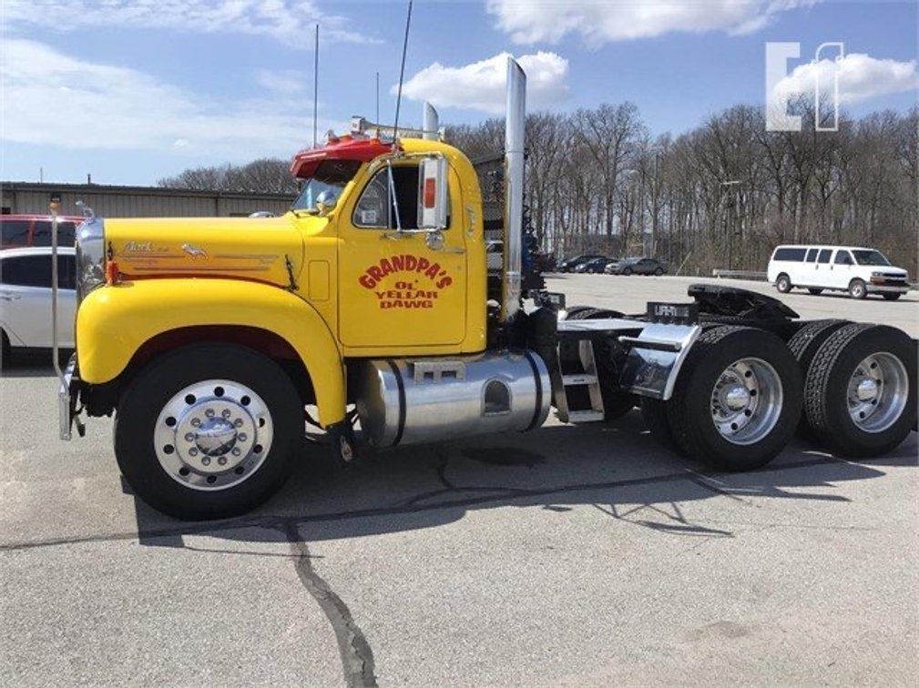 1959 MACK TRUCK TRACTOR