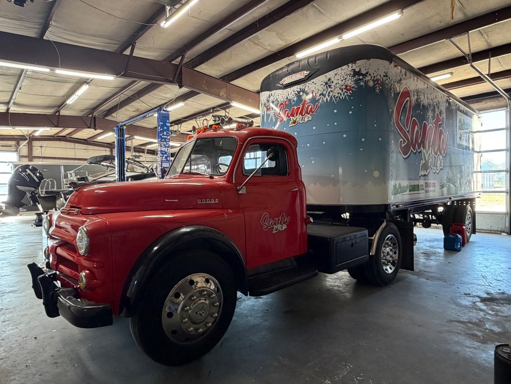 1953 DODGE SINGLE AXLE TRUCK W/ CUSTOM TRAILMOBILE TRAILER