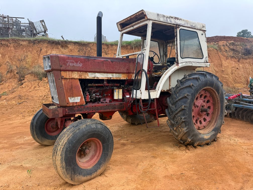 INTERNATIONAL HARVESTER 1066 TURBO FARM TRACTOR