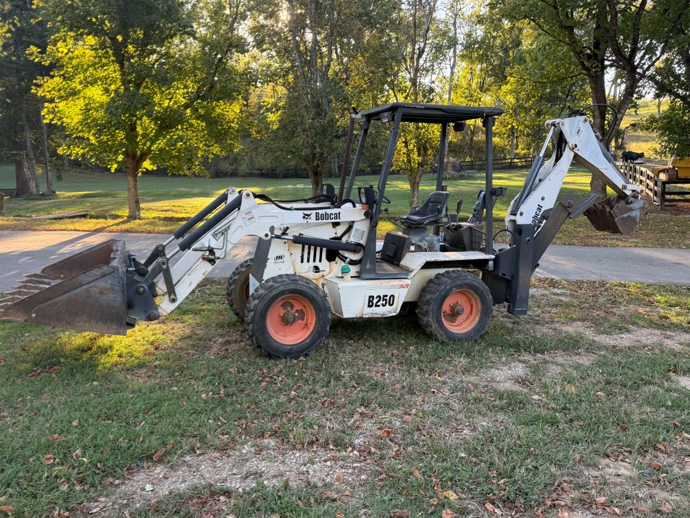 BOBCAT B250 COMPACT LOADER BACKHOE