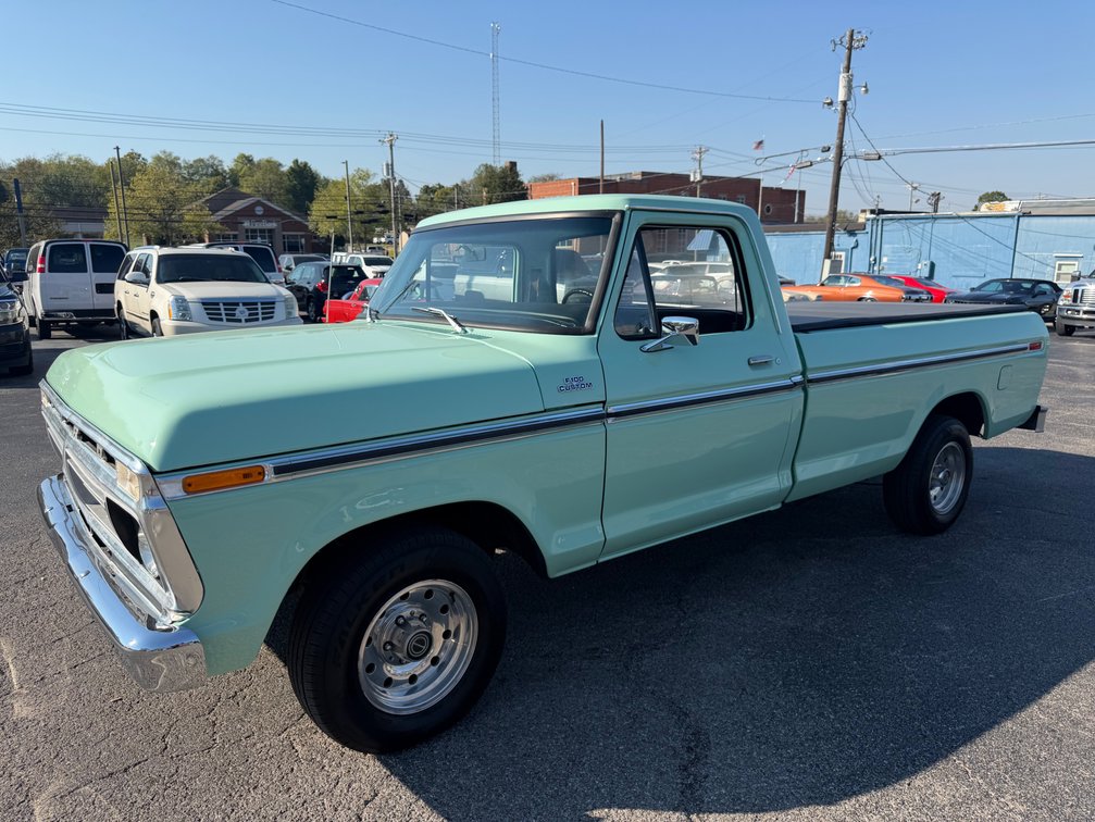 1977 FORD F-100 PICKUP TRUCK