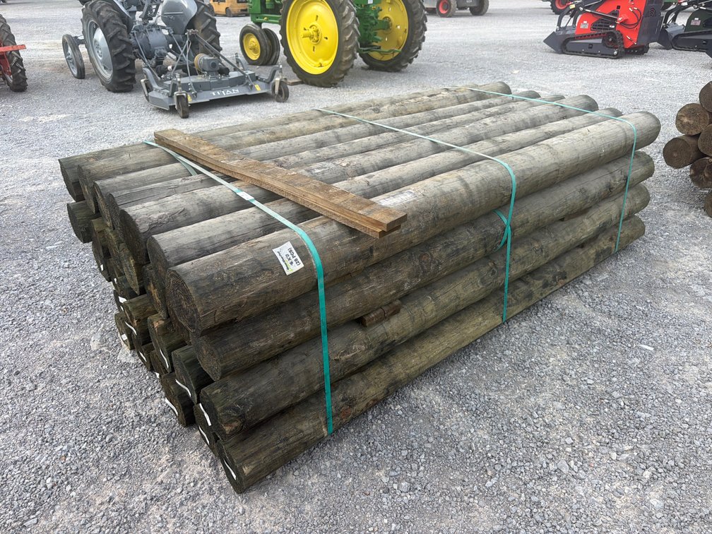 BUNDLE OF (28) WOODEN POSTS