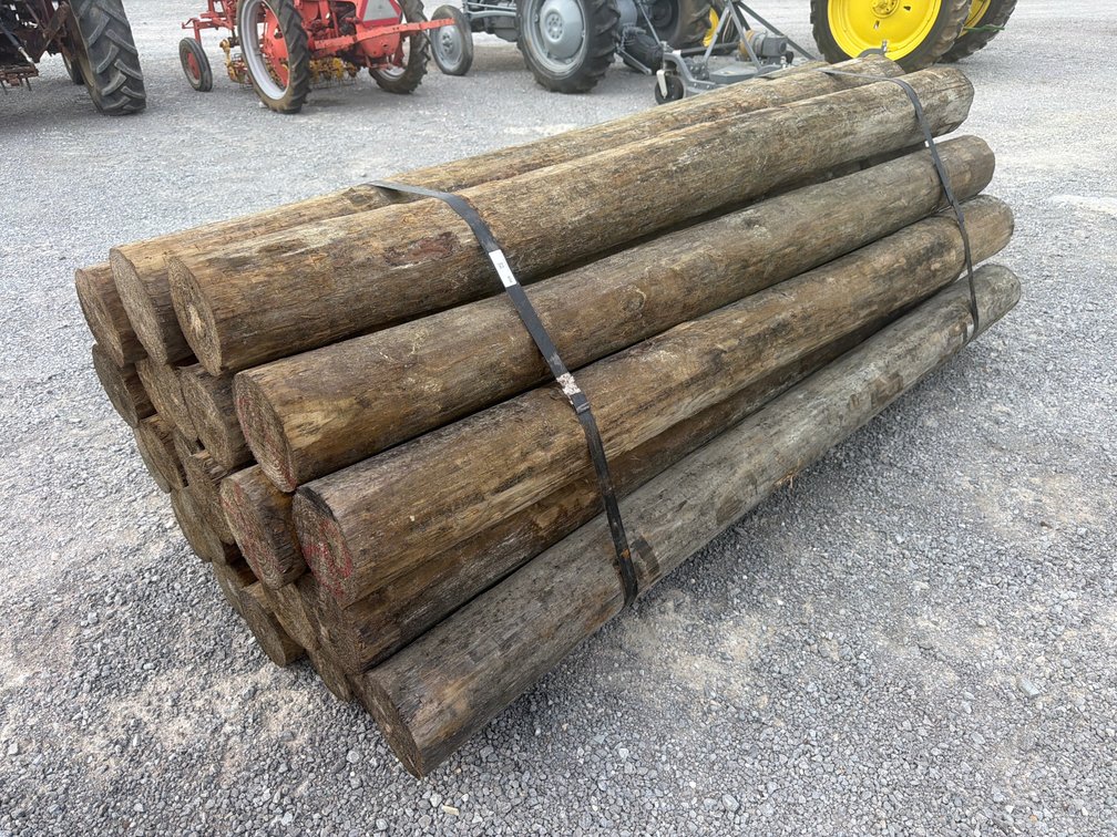 BUNDLE OF (25) WOODEN POSTS
