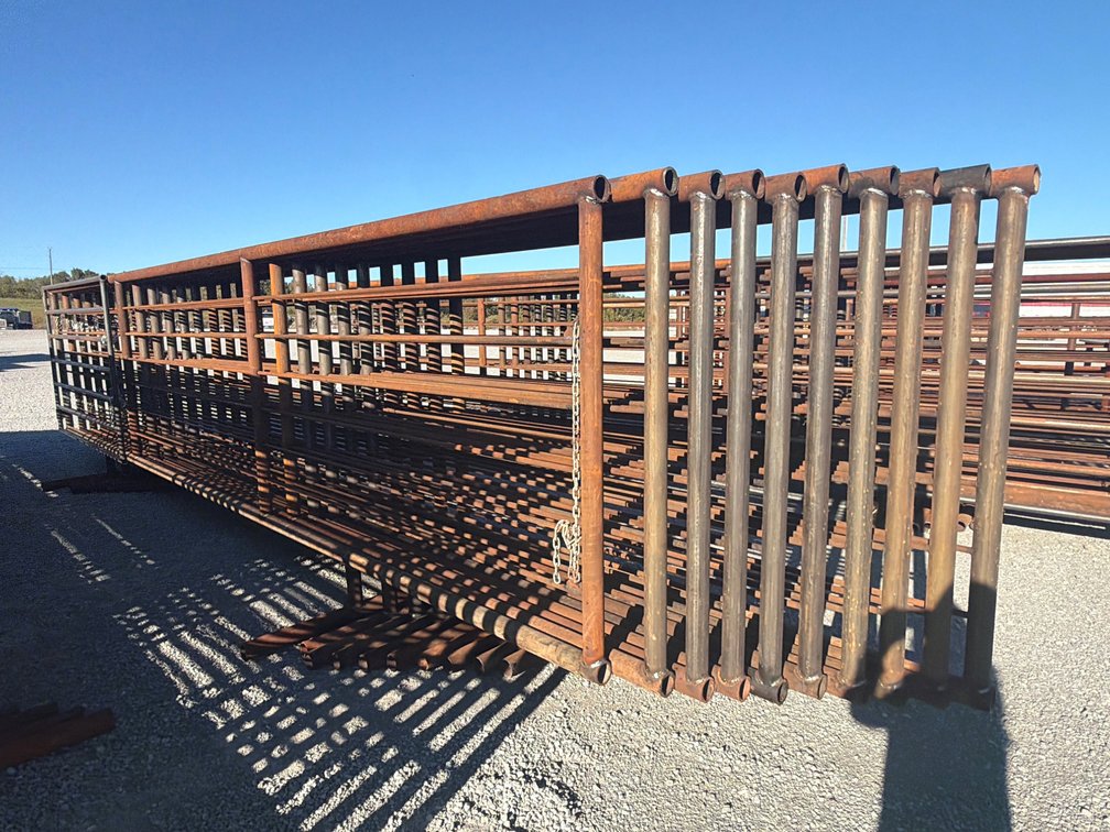 LOT OF (10) 24’ STAND ALONE CORRAL PANELS
