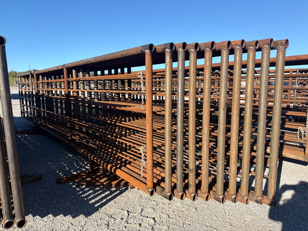 LOT OF (10) 24’ STAND ALONE CORRAL PANELS