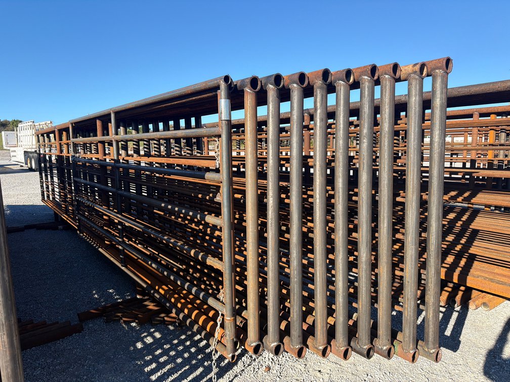 LOT OF (10) 24’ STAND ALONE CORRAL PANELS