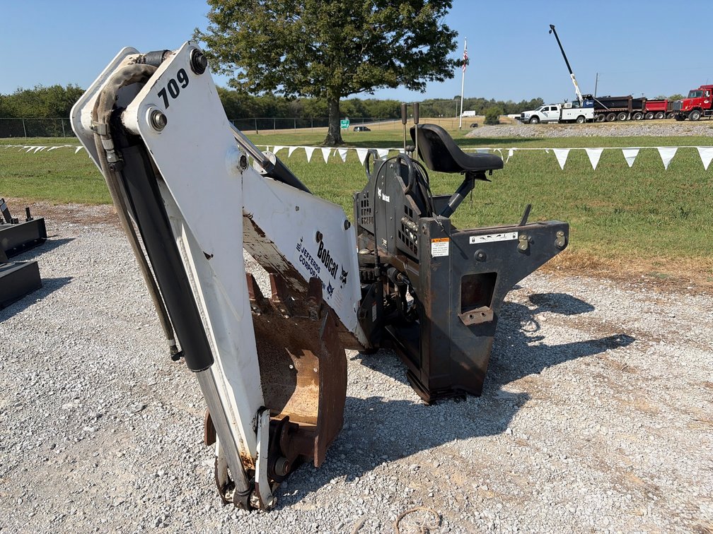 BOBCAT 709 BACKHOE ATTACH