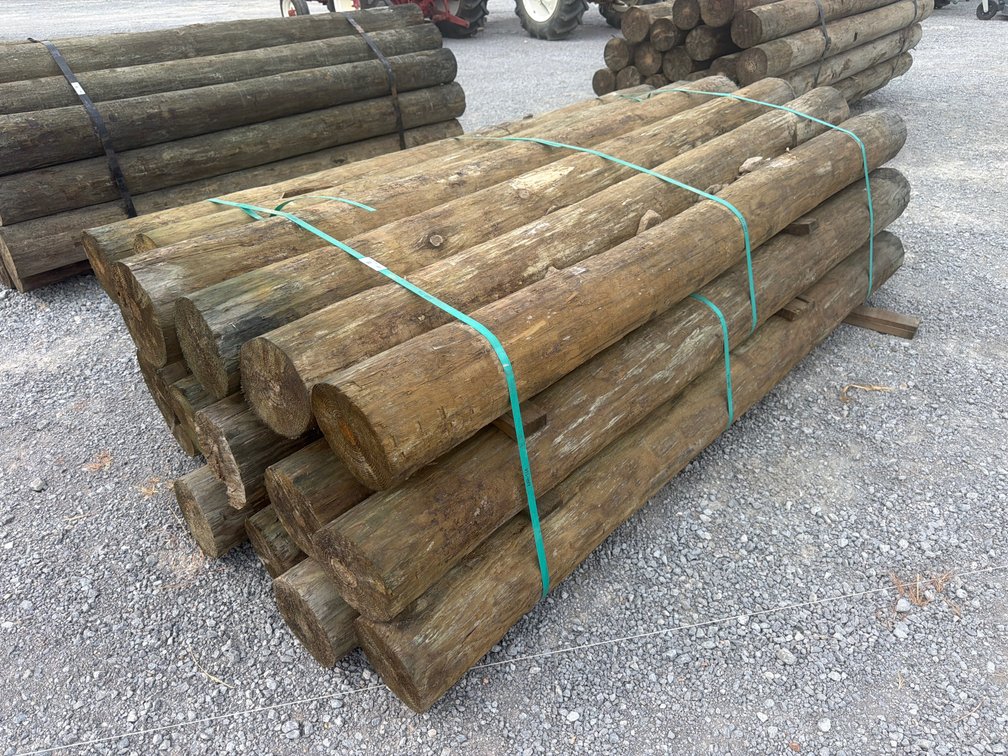 BUNDLE OF (18) WOODEN POSTS