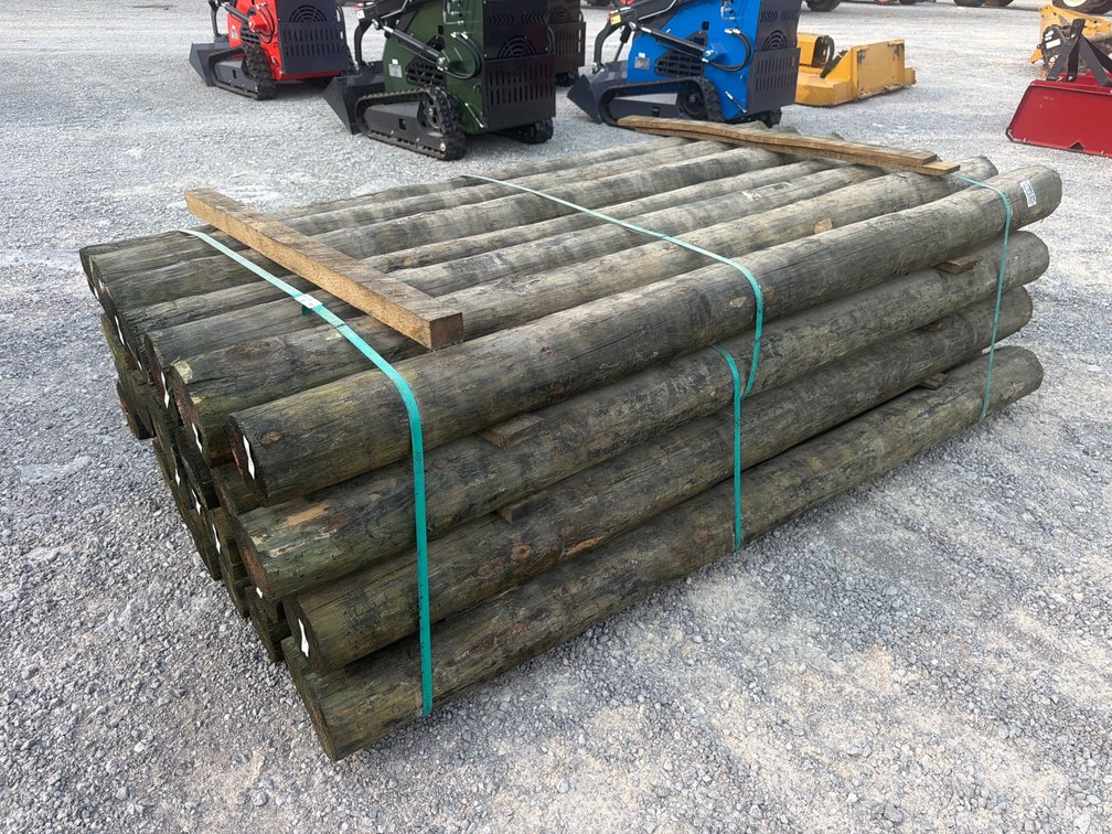 BUNDLE OF (28) WOODEN POSTS