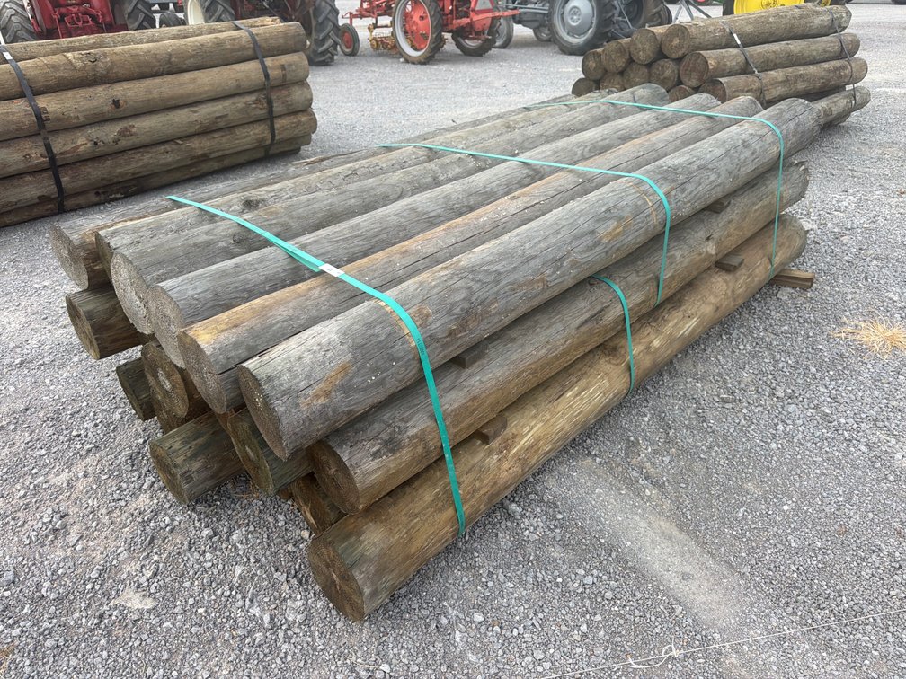 BUNDLE OF (18) WOODEN POSTS