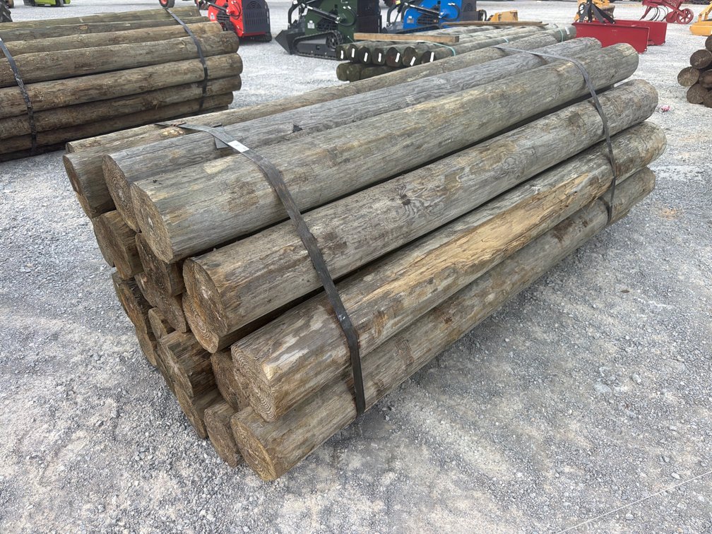 BUNDLE OF (25) WOODEN POSTS