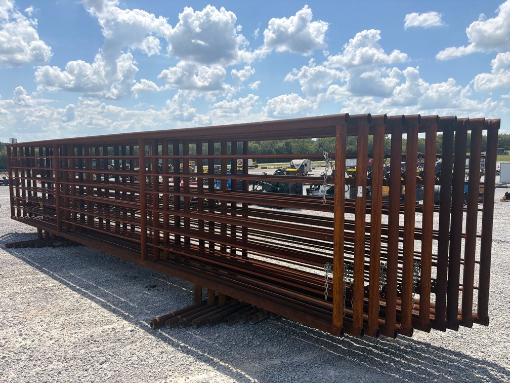 LOT OF (10) 26' FREE STANDING CORRAL PANELS