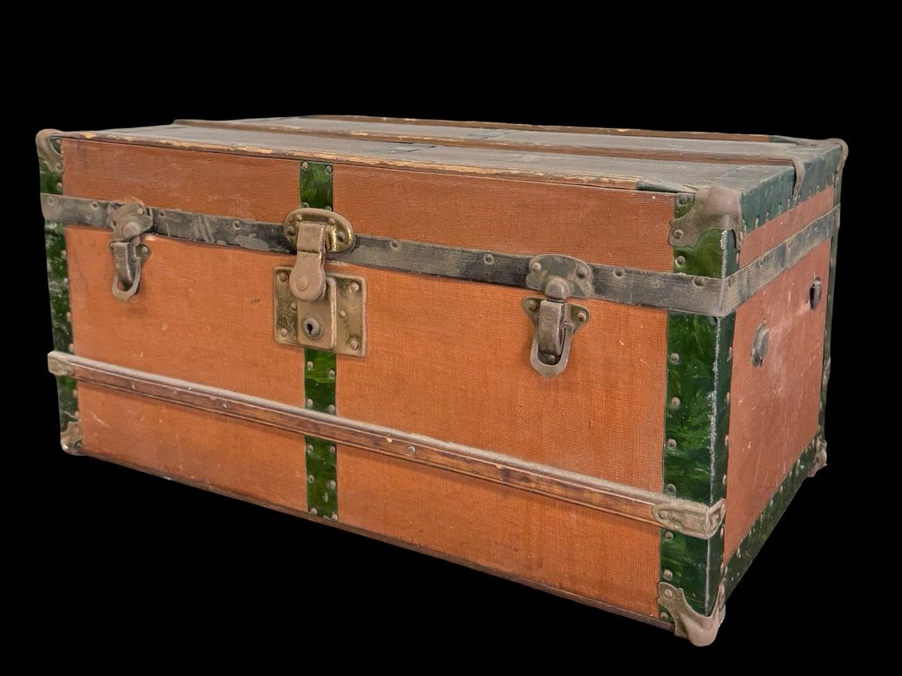 Child’s Steamer Trunk with Lift-Out Tray