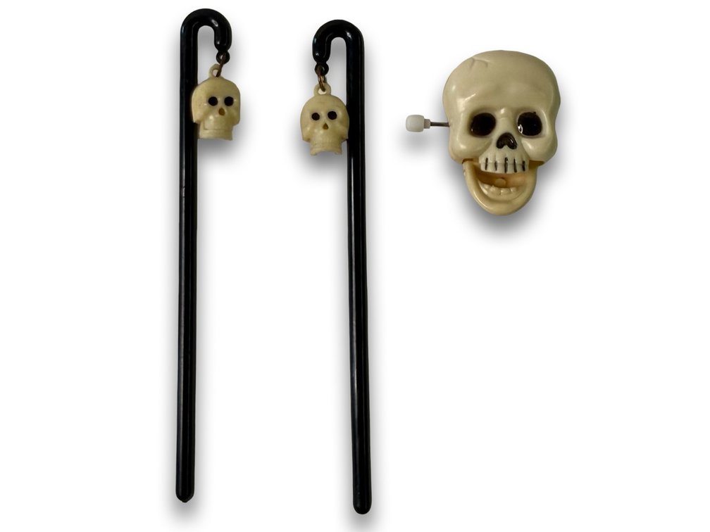 Halloween Swizzle Sticks & Chattering Skull
