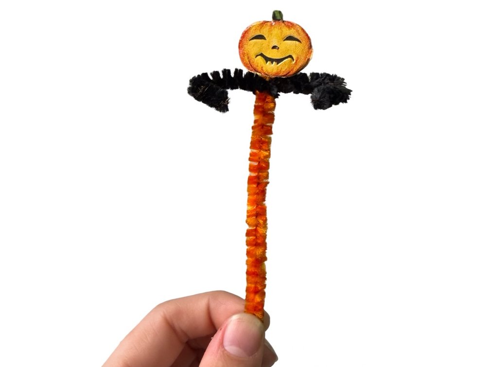 Pipe Cleaner Pumpkin Halloween Party Favors