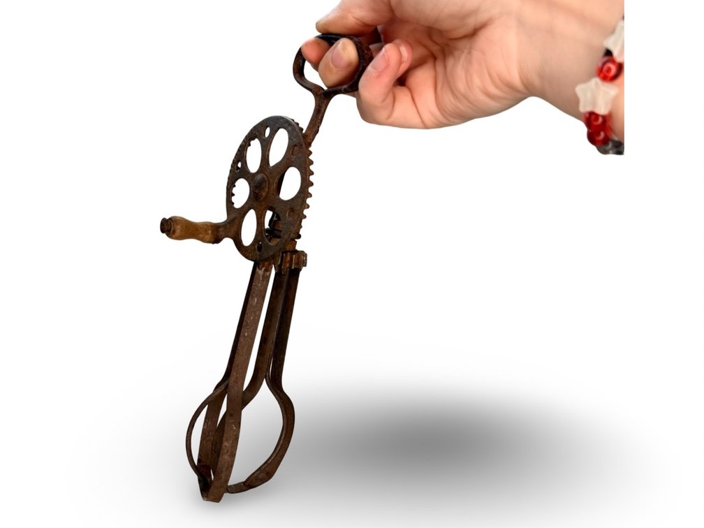 Metal Rotary Hand-Crank Egg Beater with Wooden Handle