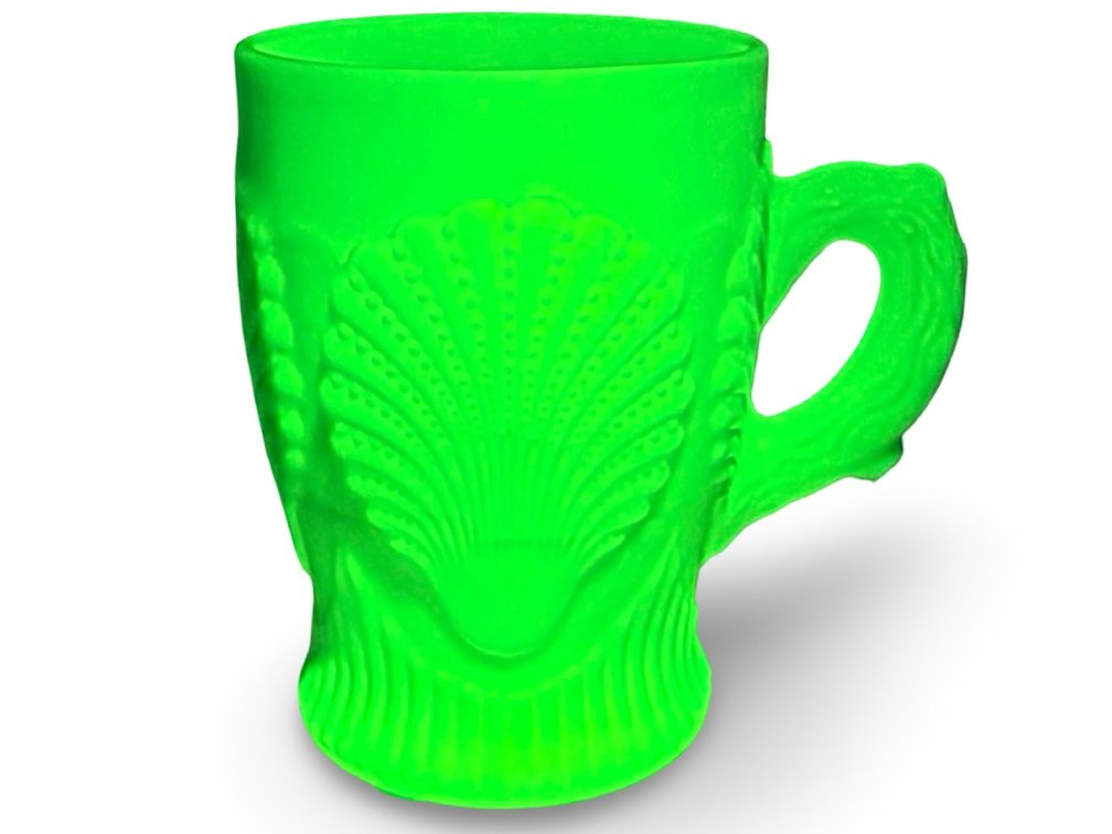 UV-Fluorescent Opaque Glass Shell Motif Mug