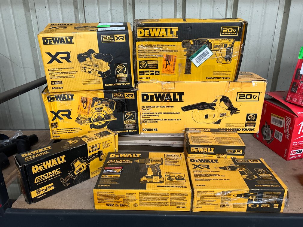 Assorted DeWalt 20V Power Tools, includes Battery and Charger, 8pcs, inv #td1661