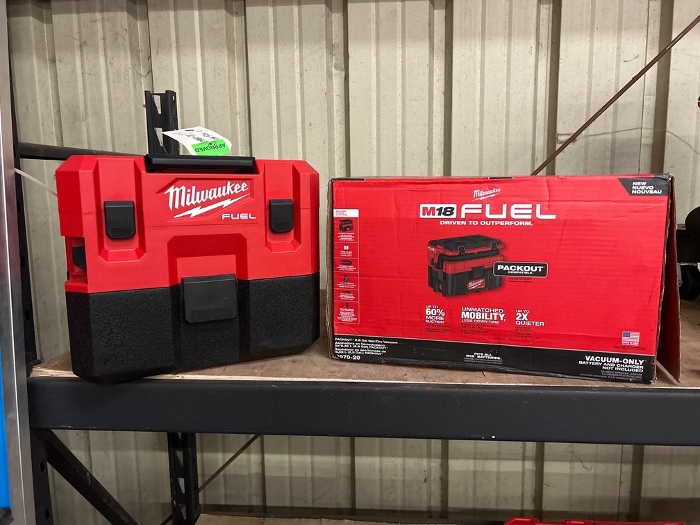 Milwaukee M18 & M12 Wet/Dry Vacs, Tools Only, 2pcs, inv #c47701, 47339
